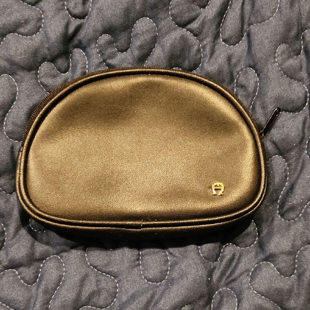 Etienne Aigner Black Key & Card Holder Or Small Travel Bag